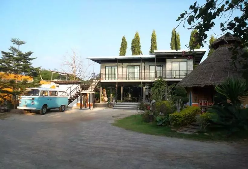 Hotelli Baan Din Camp And Art Suanphueng