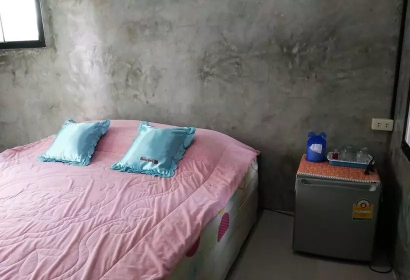 Hotelli Baan Din Camp And Art Suanphueng