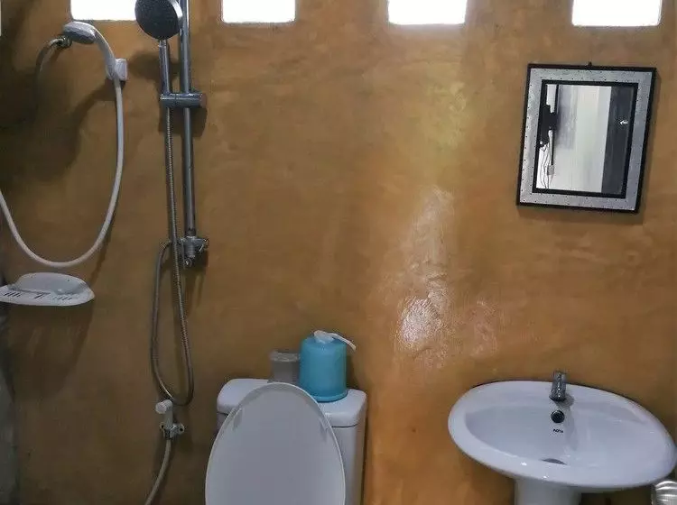 Hotelli Baan Din Camp And Art Suanphueng