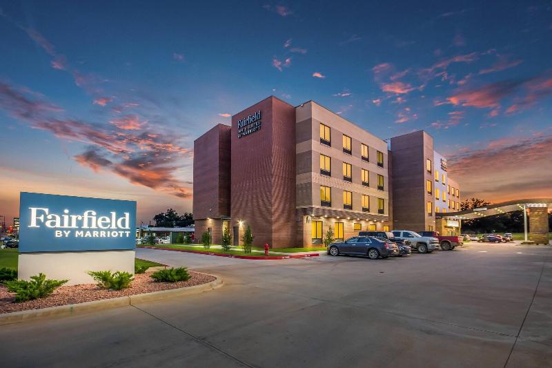 בית מלון כפרי Fairfield Inn & Suites By Marriott Chickasha