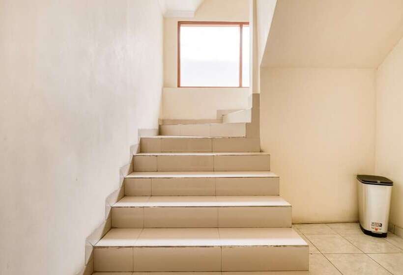 فندق Reddoorz Syariah @ Jalan Simpang Gajayana