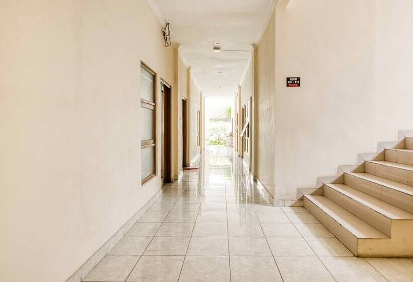 فندق Reddoorz Syariah @ Jalan Simpang Gajayana