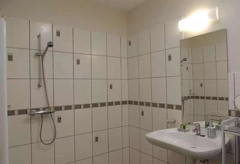 Hotelli Auberge Denena Logis