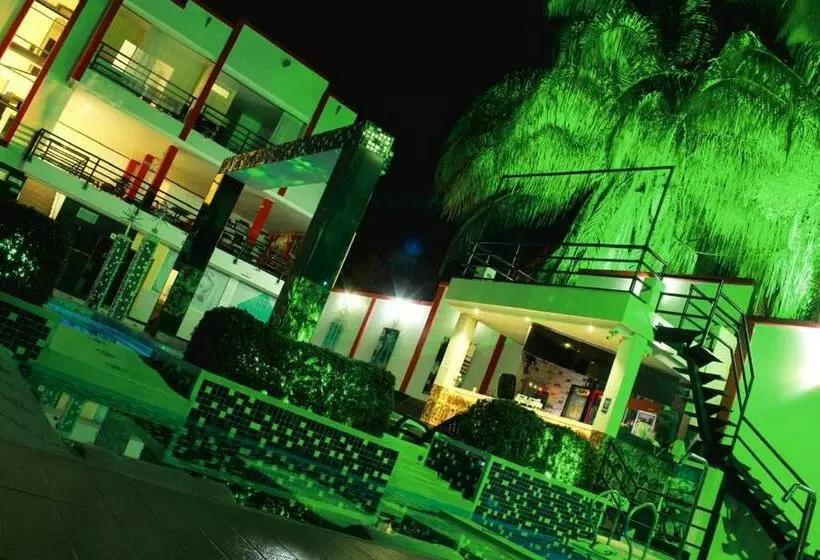 ホテル Bora Bora Spa Solo Adultos