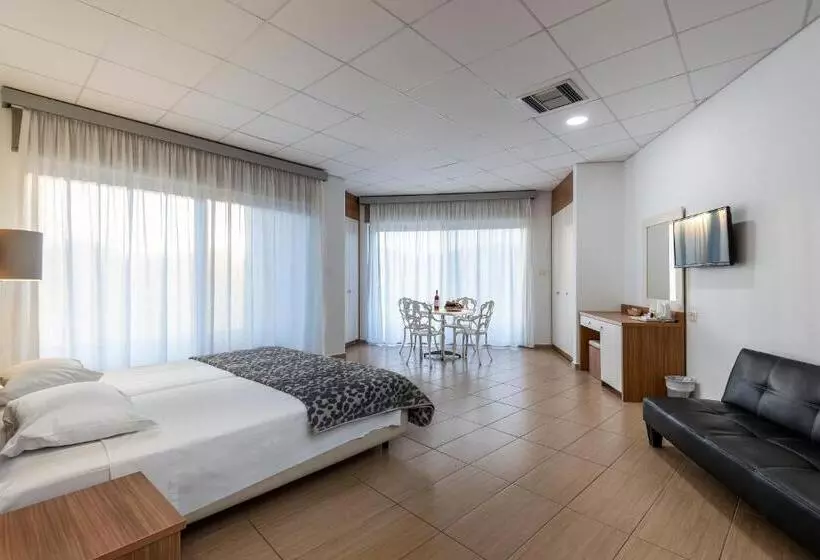 Hotelli Royal Bay Suites