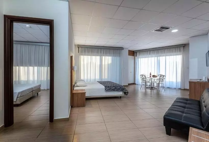 Hotelli Royal Bay Suites