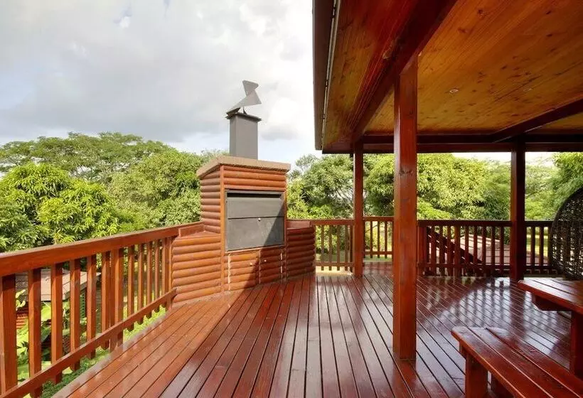 Monzi Safari Lodge