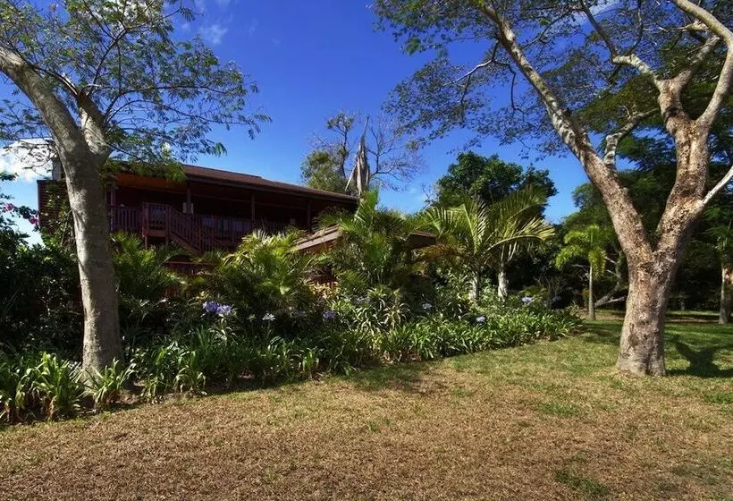 Monzi Safari Lodge