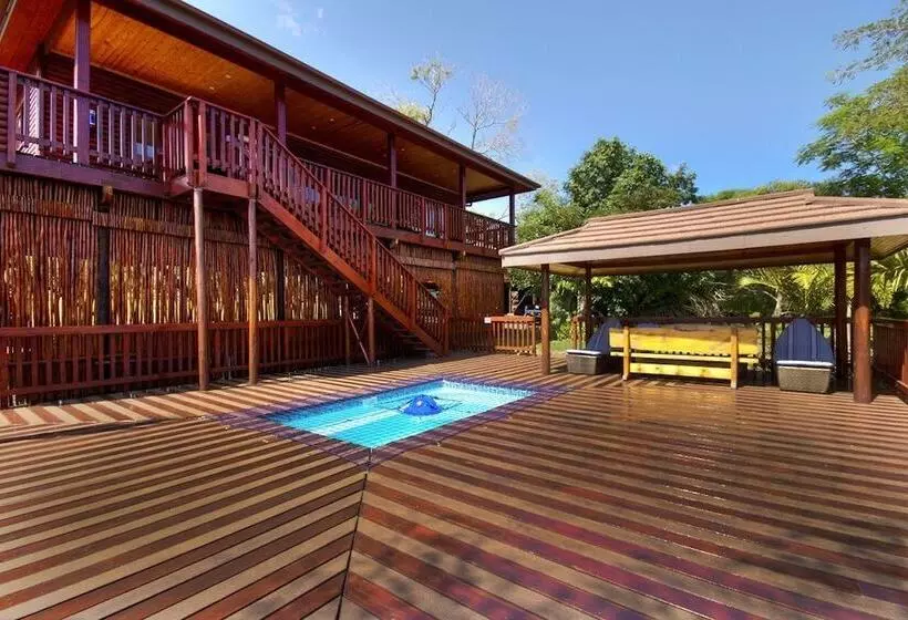 Monzi Safari Lodge