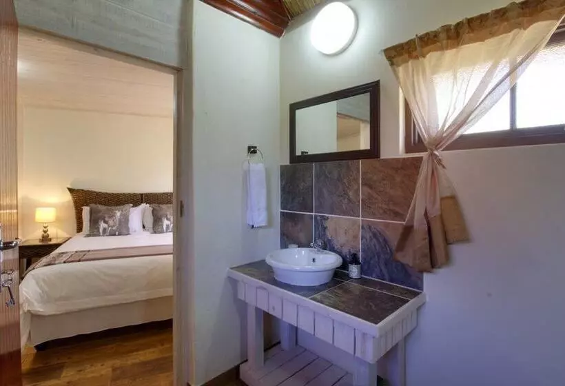 Monzi Safari Lodge