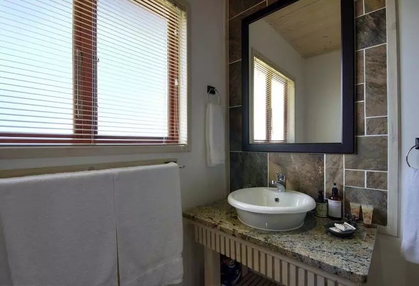 Monzi Safari Lodge