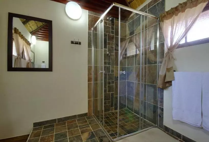 Monzi Safari Lodge