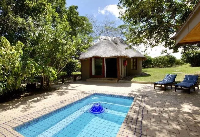 Monzi Safari Lodge