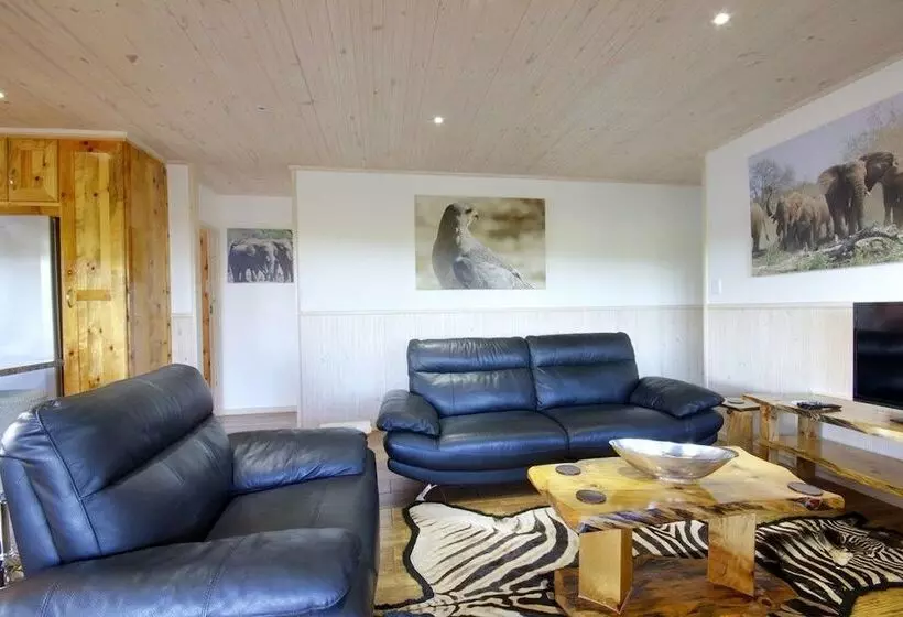 Monzi Safari Lodge