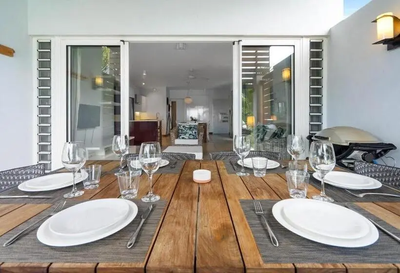 Kanope Bay   Holiday Beachfront Apartments