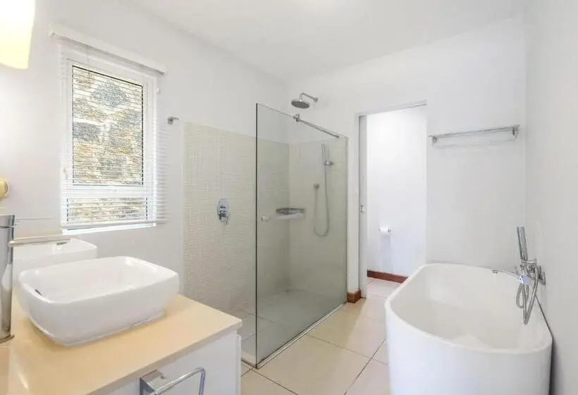 Kanope Bay   Holiday Beachfront Apartments