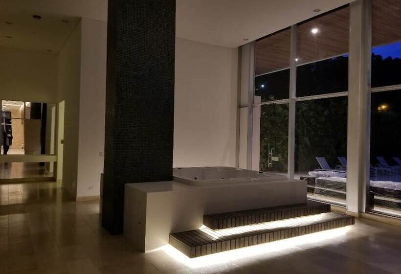 Estelar La Torre Suites