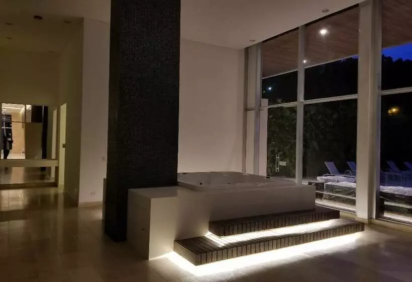 Estelar La Torre Suites