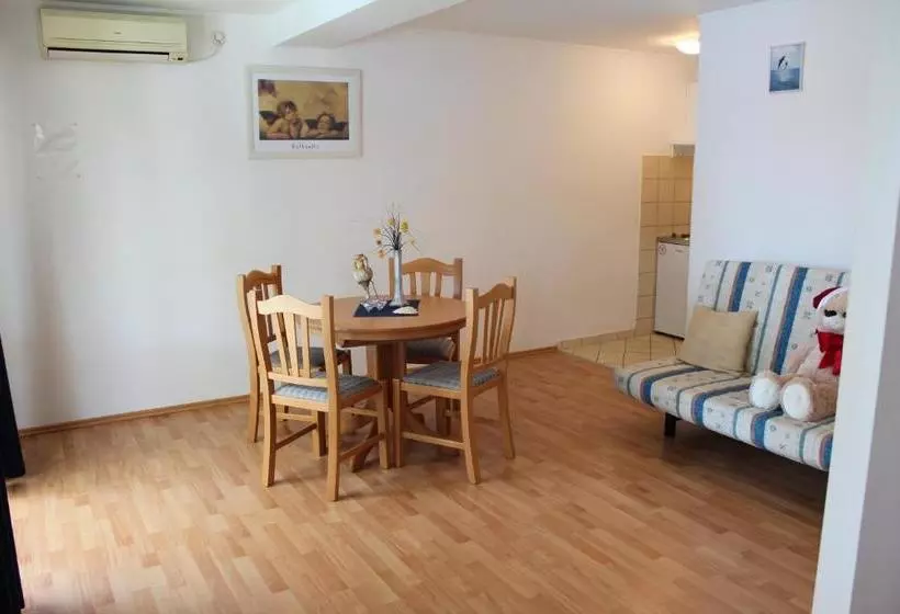 Hotel Apartments Lozica