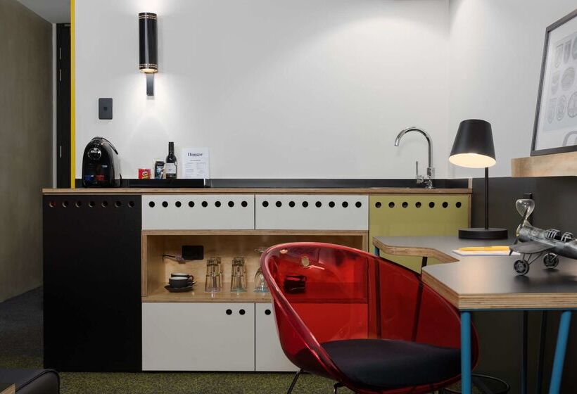 בית מלון כפרי Atura Adelaide Airport