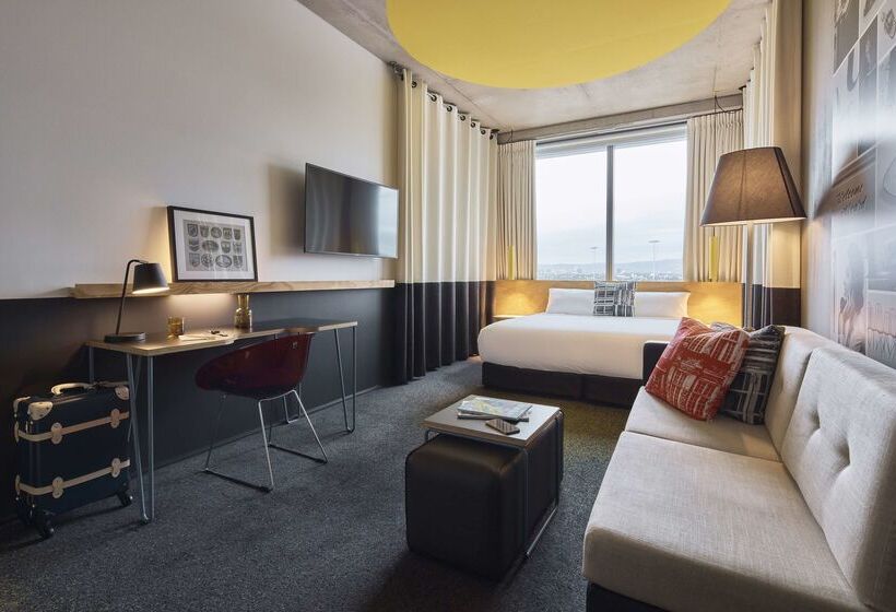 בית מלון כפרי Atura Adelaide Airport