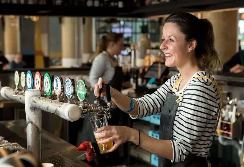 ホテル Atura Adelaide Airport