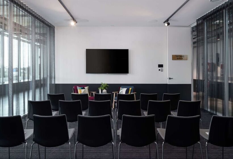 בית מלון כפרי Atura Adelaide Airport