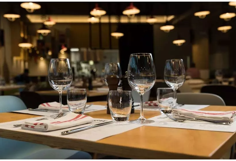 ホテル Atura Adelaide Airport