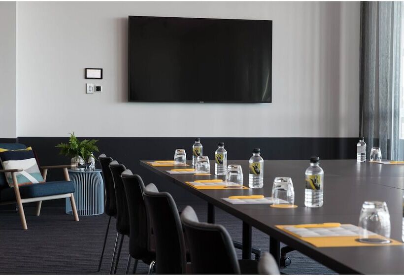 בית מלון כפרי Atura Adelaide Airport