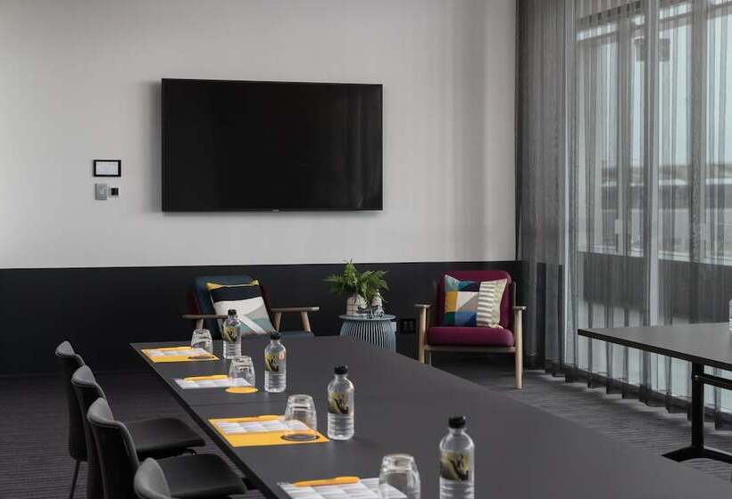 בית מלון כפרי Atura Adelaide Airport