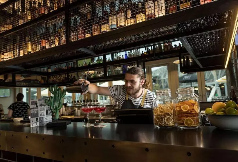 ホテル Atura Adelaide Airport