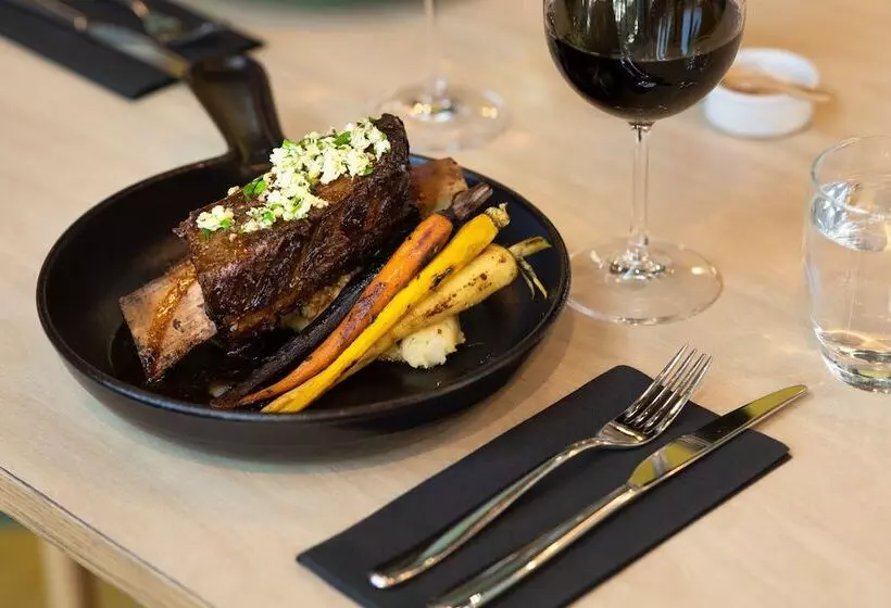 ホテル Atura Adelaide Airport