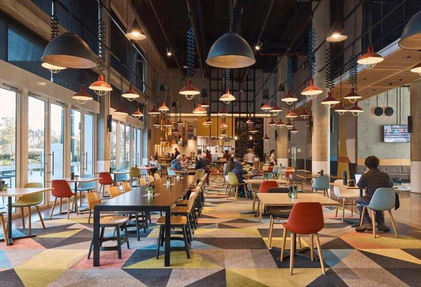 בית מלון כפרי Atura Adelaide Airport