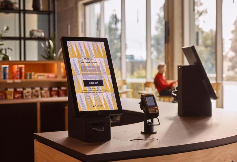 בית מלון כפרי Atura Adelaide Airport