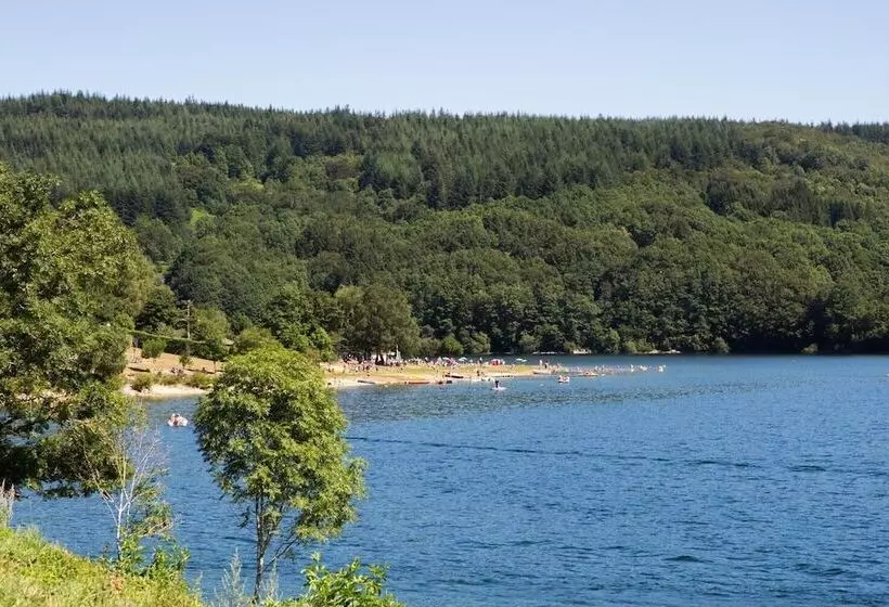 Hotelli Logis Hôtel Auberge De L Espinouse