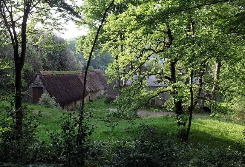 Hotelli Logis Hôtel Auberge De L Espinouse