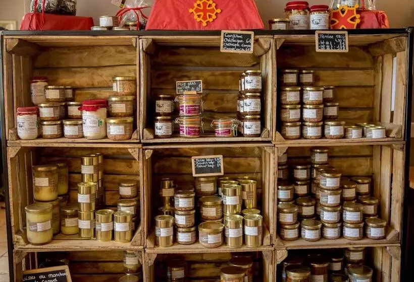 Hotelli Logis Hôtel Auberge De L Espinouse