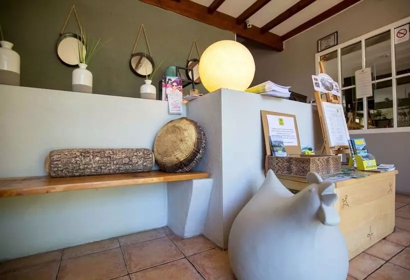 Hotelli Logis Hôtel Auberge De L Espinouse