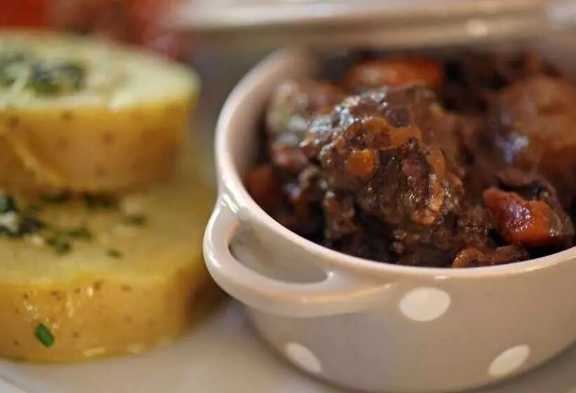 Hotelli Logis Hôtel Auberge De L Espinouse