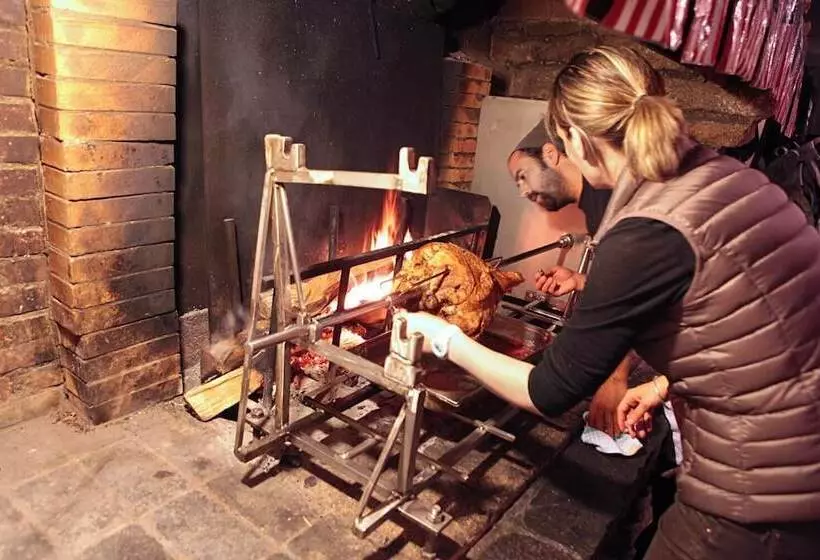 Hotelli Logis Hôtel Auberge De L Espinouse