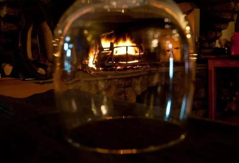 Hotelli Logis Hôtel Auberge De L Espinouse