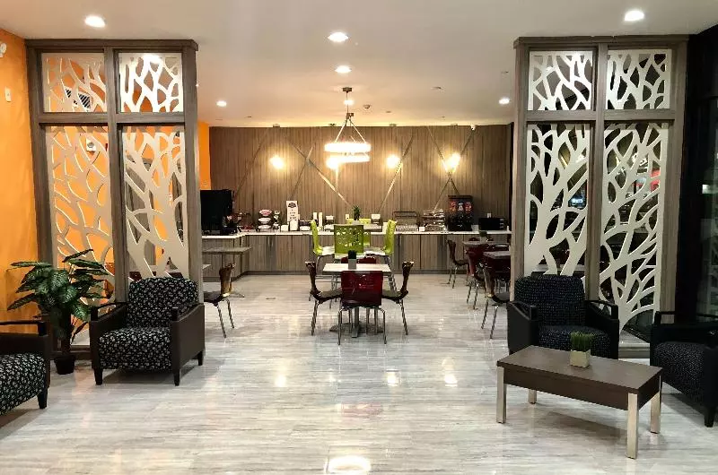 Hotelli Baymont By Wyndham Houston Hobby Airport