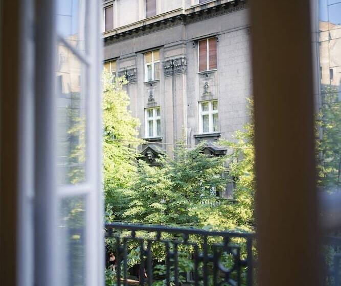 هتل City Nest Modern & Cozy Suites