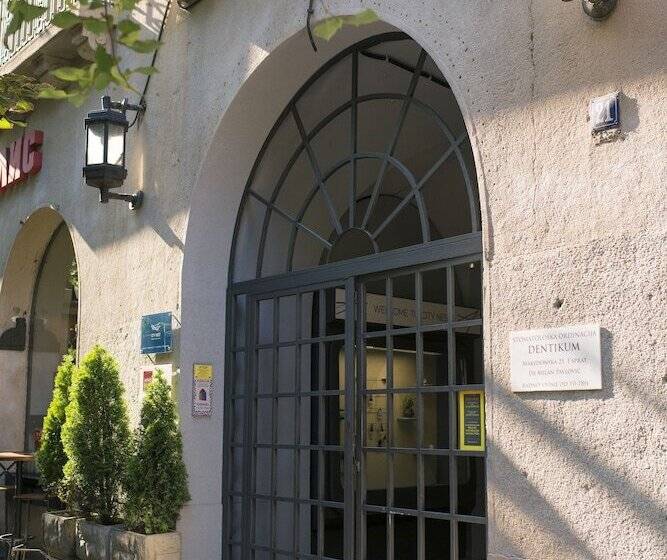 هتل City Nest Modern & Cozy Suites