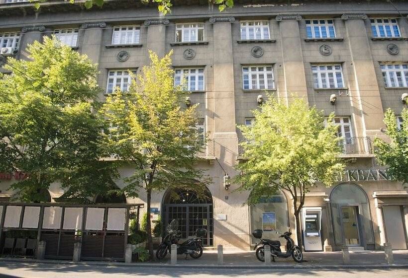 هتل City Nest Modern & Cozy Suites