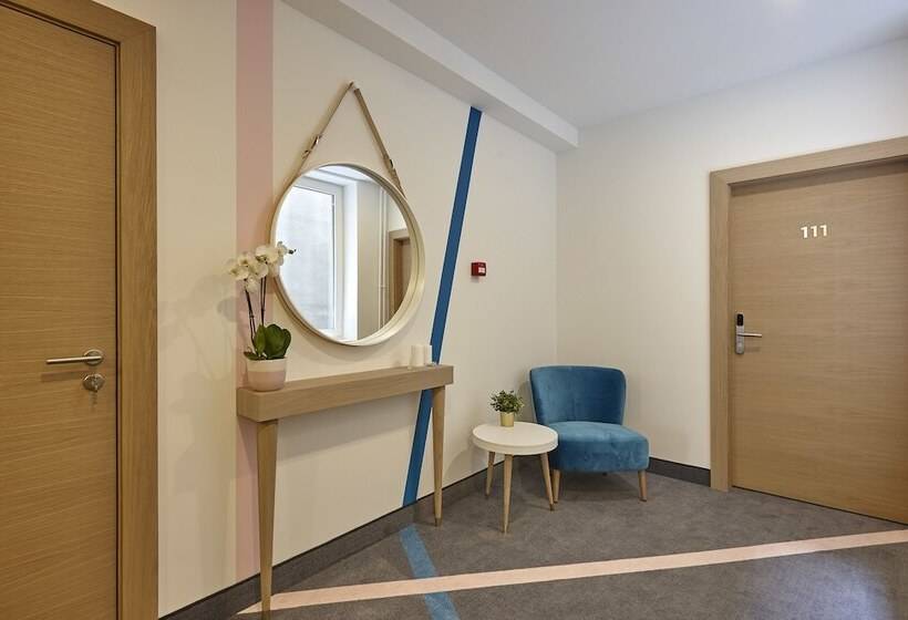 هتل City Nest Modern & Cozy Suites