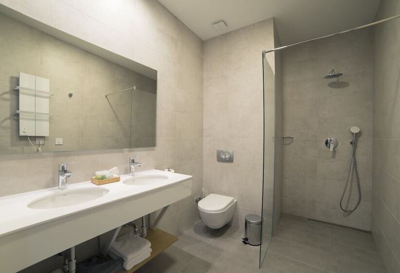 هتل City Nest Modern & Cozy Suites