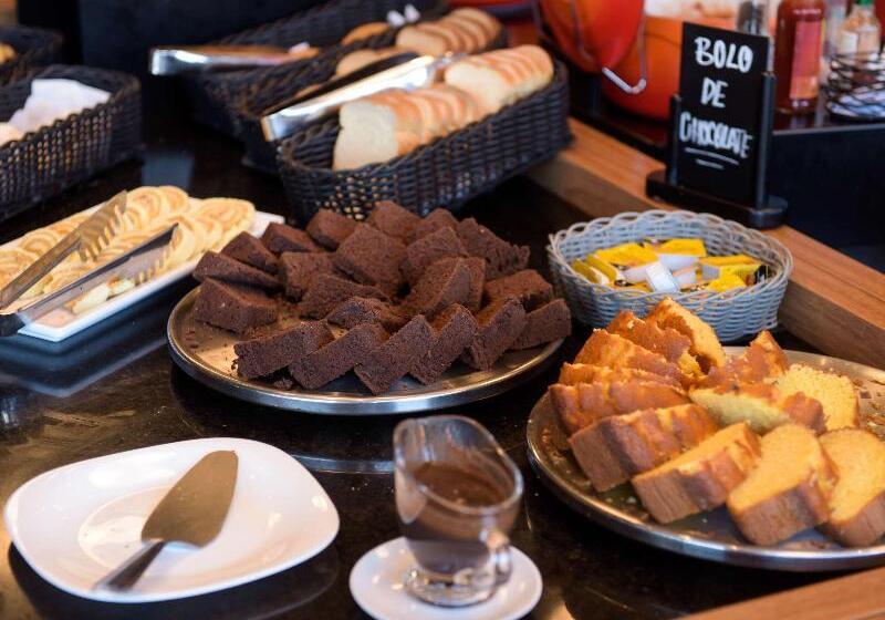 Отель Ibis Tatui