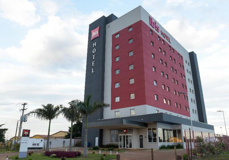 Отель Ibis Tatui