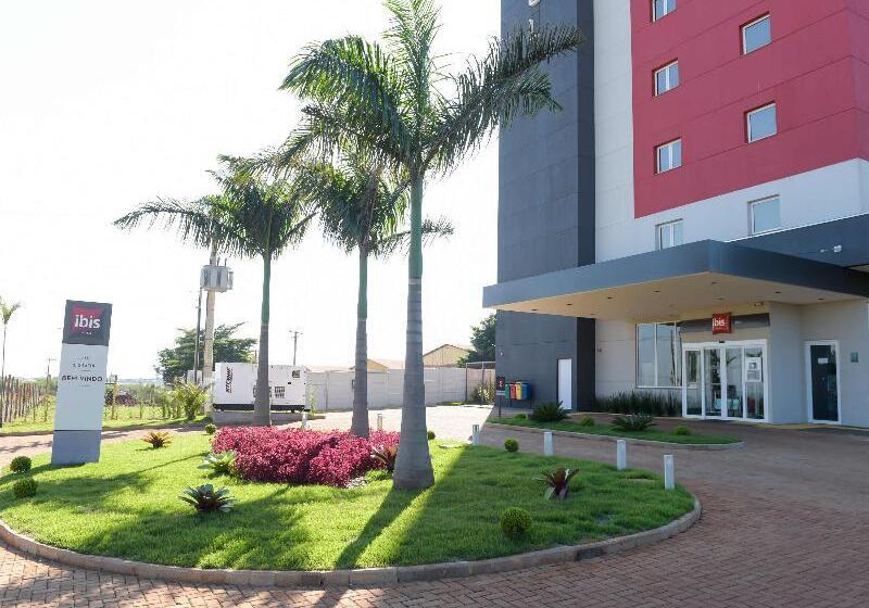 Отель Ibis Tatui